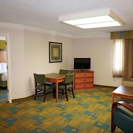 La Quinta By Wyndham St. Pete-Clearwater Airport Hotel Eksteriør billede